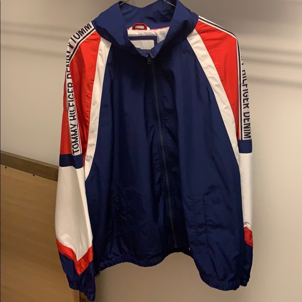Tommy Hilfiger wind breaker. Can be unisex